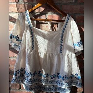 Old Navy Embroidered White and Blue Women's Top